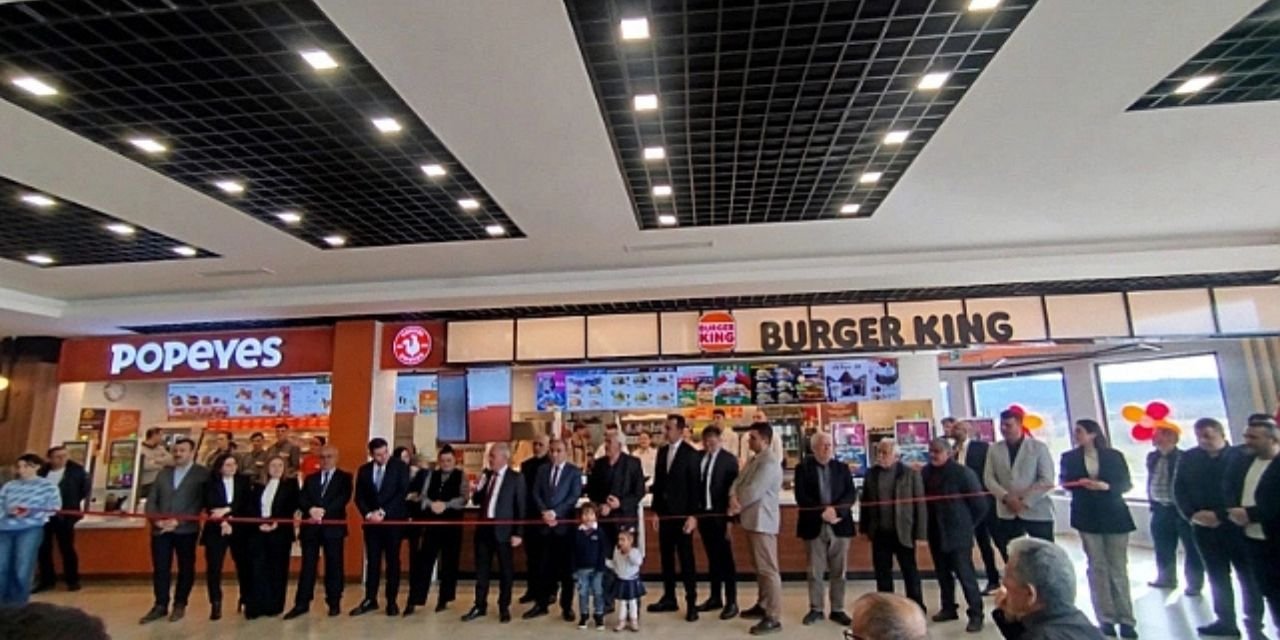 Boykot listesindeydi: Törenle açtılar