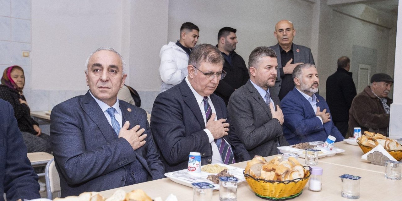 Başkan Tugay Buca Cemevi’nde Hızır Orucu lokmasına ortak oldu