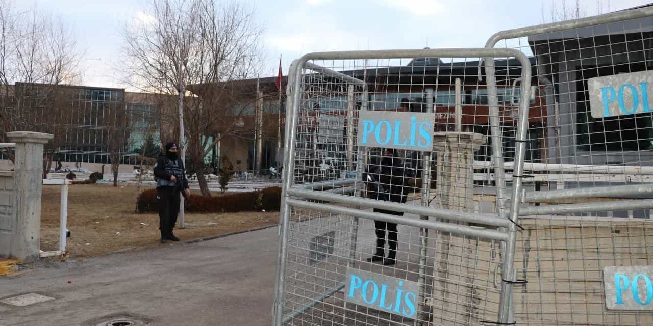 Van Büyükşehir Belediyesi'ne kayyım atandı