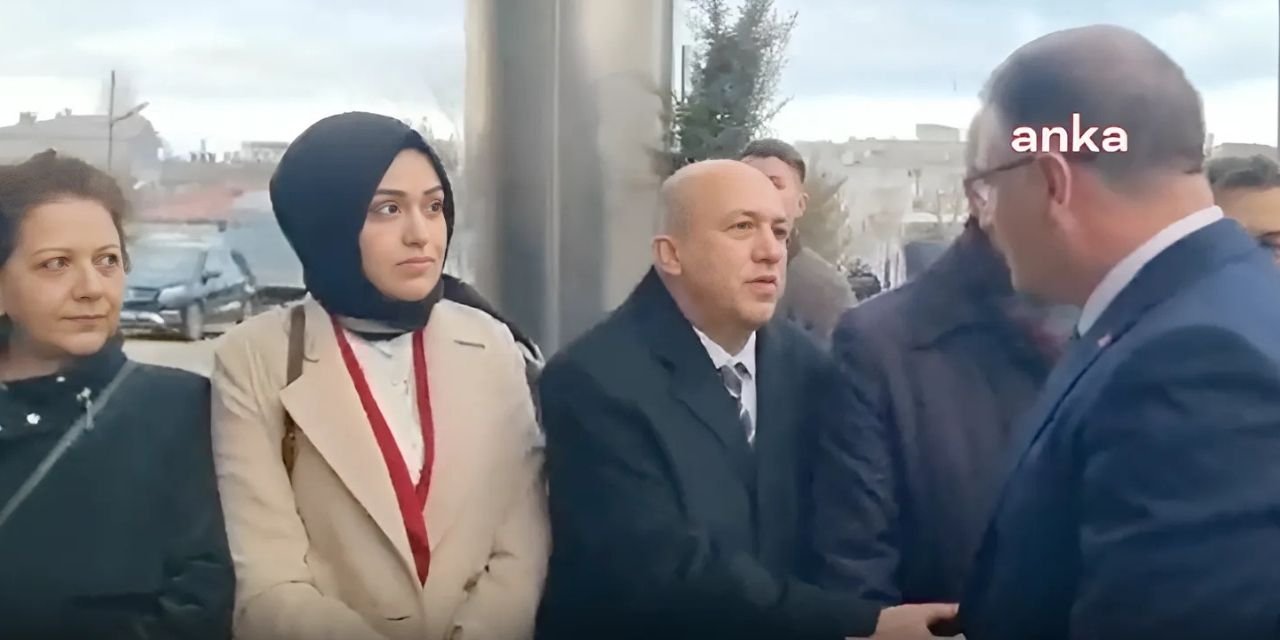Van'da belediyeye kayyım olarak atanan Vali Ozan Balcı belediyeye girdi