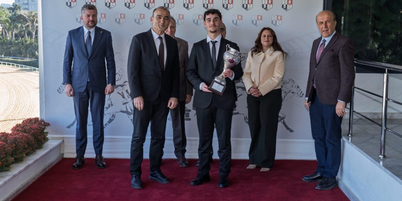 İzmir Büyükşehir Belediye Başkanlığı Koşusu’nu Wardenclyffe kazandı