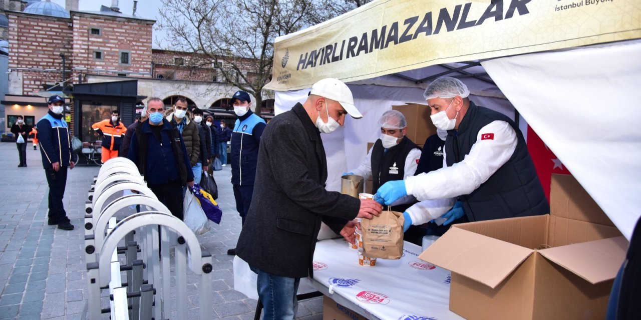 İBB'den Ramazan Dayanışması: İftar çadırlarında 217 bin kişiye sıcak yemek, Kent Lokantalarında 58 bin iftar verilecek