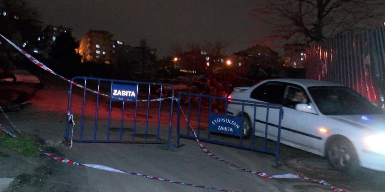 Gaziosmanpaşa’da inşaat nedeniyle yol çöktü, 4 bina tahliye edildi