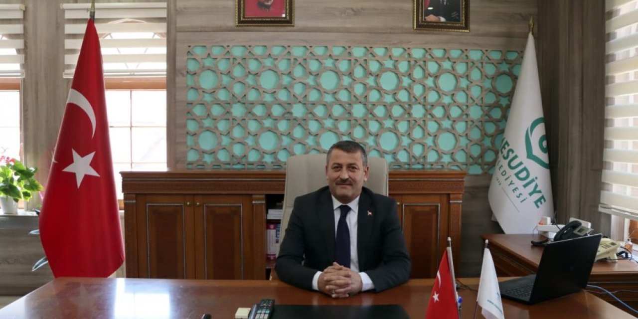 "Cinsel saldırı"dan yargılanıp AKP'den ayrılan belediye başkanı kongredeymiş