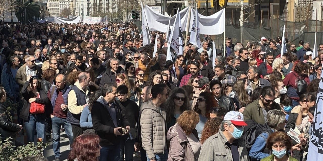 Yunanistan'daki Tren faciasının ikinci yıldönümü: Yunanistan'da halk sokaklarda döküldü
