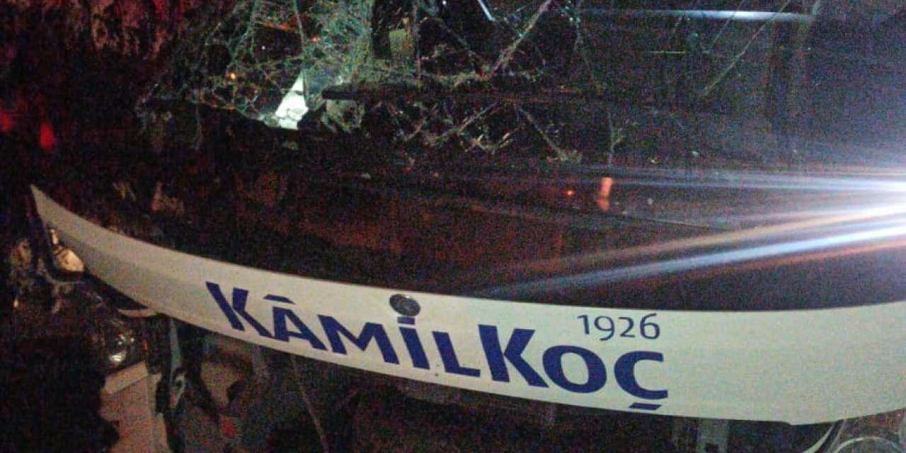 Yolcu otobüsü, TIR'a çarptı: 10 kişi yaralandı