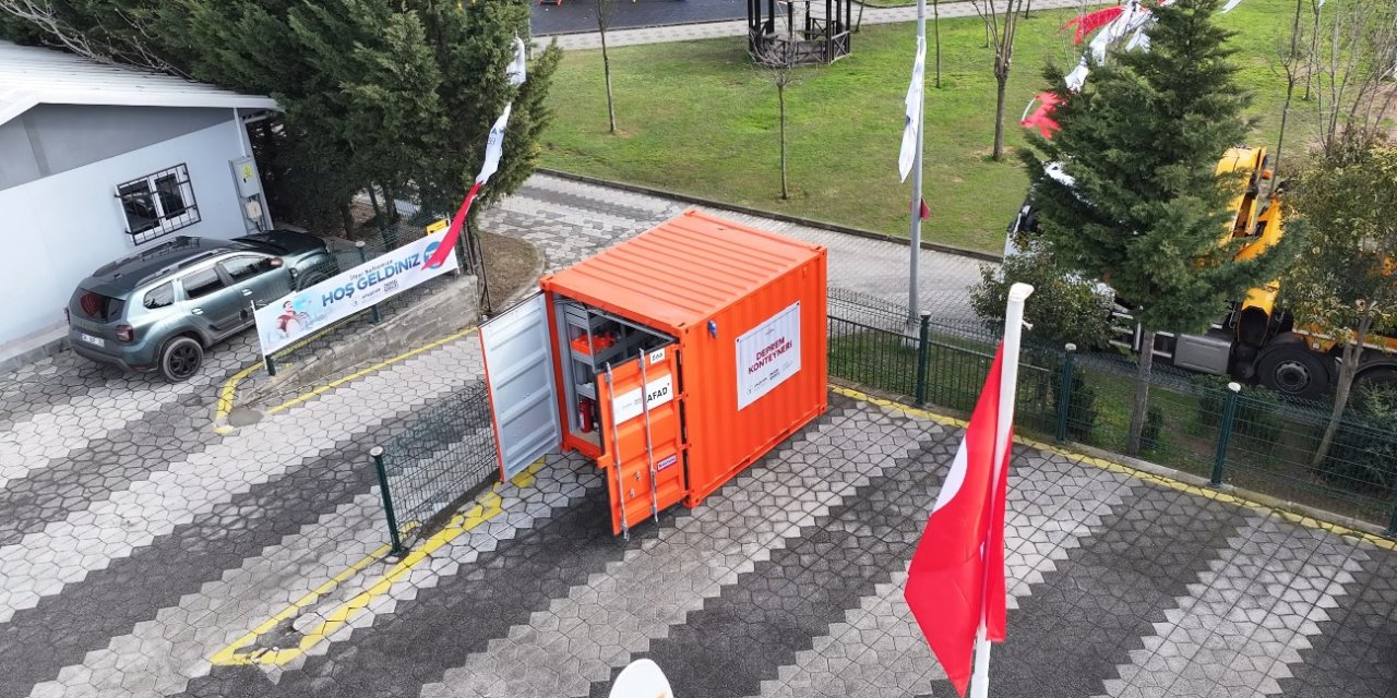Ataşehir'de Afetlere Karşı 4. Konteyner Yerleştirildi