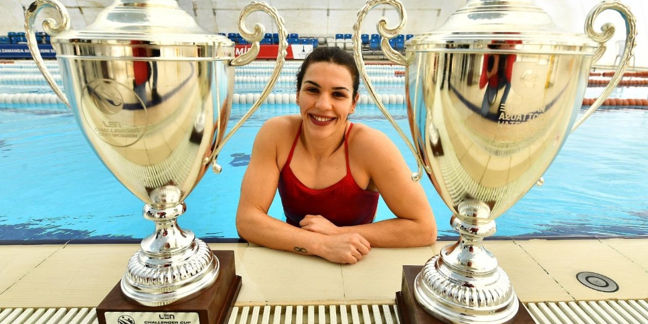 Kadın Milli Sutopu Takımı’nın kaptanı Kübra Kuş: “Erkekler şampiyon olduğunda yer yerinden oynuyor”