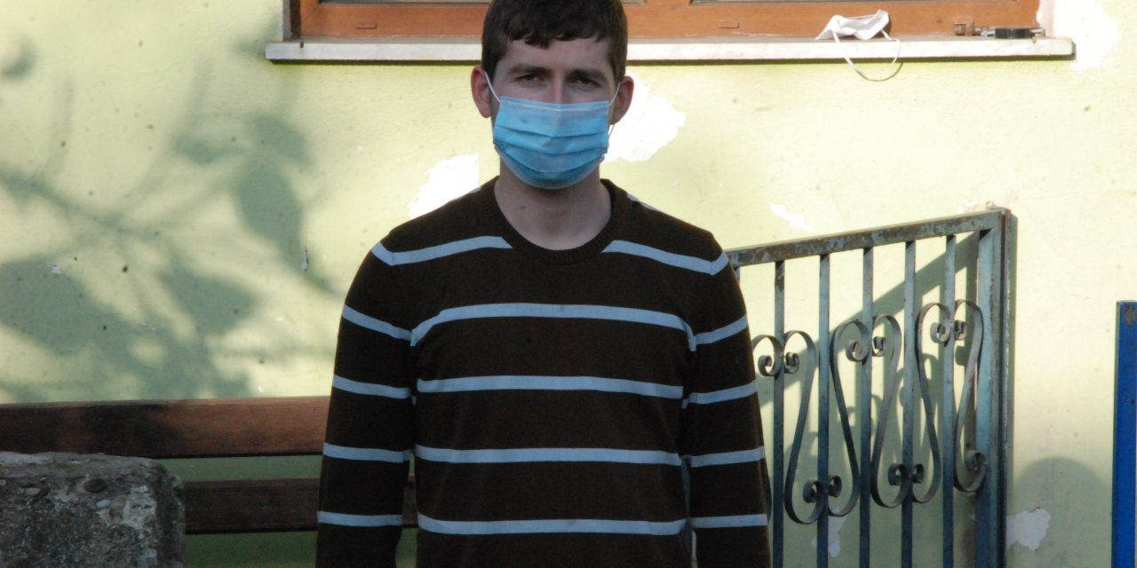 Baba ve 2 oğlu, koronavirüsten hayatını kaybetti