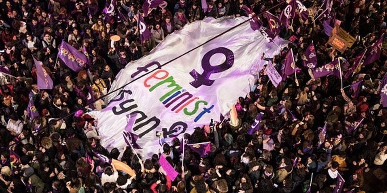 8 Mart engeli: Taksim'e ulaşım durdu