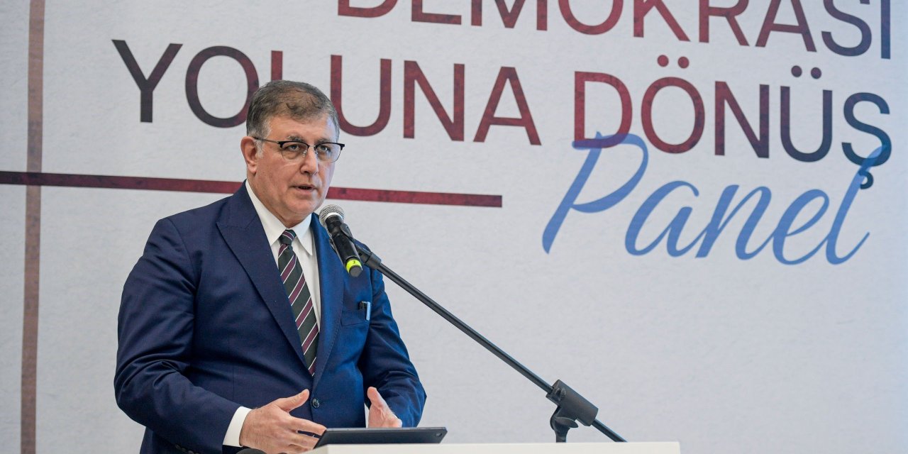 Başkan Tugay: “Türkiye’de demokrasi bunalımı yaşanıyor”