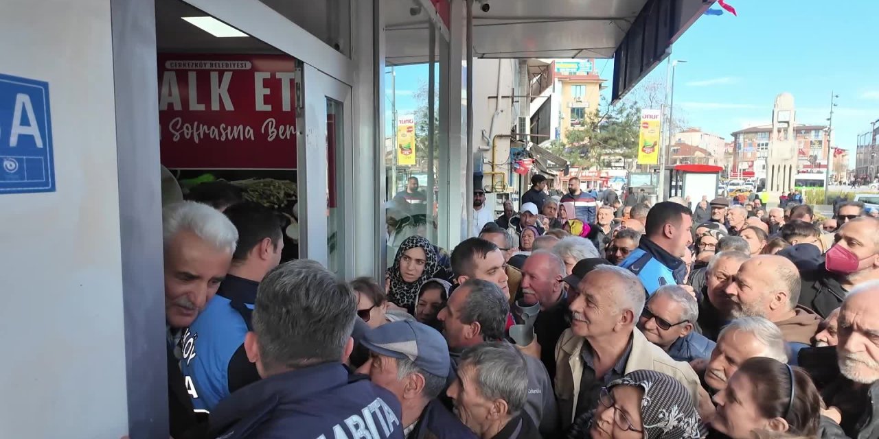 Çerkezköy'de ucuz et ve kıyma izdihamı