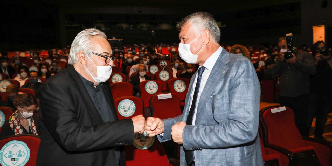 MHP Genel Başkan Yardımcısı İzzet Ulvi Yönter'den, onur ödülünü TTB’ye adayan Rutkay Aziz'e tweetli saldırdı