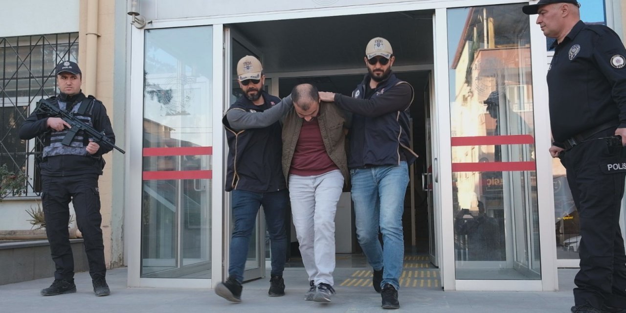 Mersin'de bir kişi Cumhurbaşkanı ve ailesine hakaretten tutuklandı