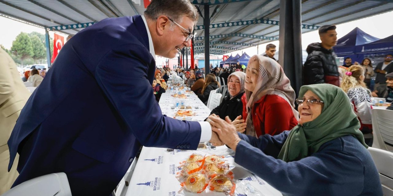 İzmir'in dayanışma ruhu iftar sofralarında büyüyor