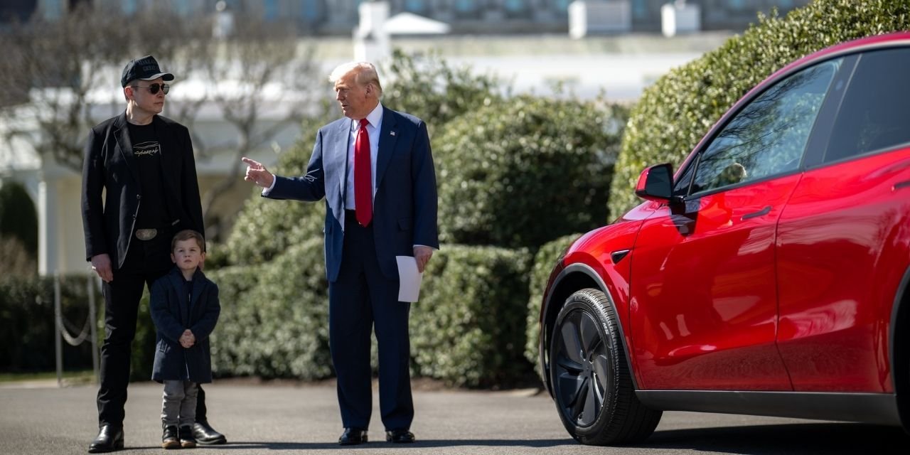 Trump, Elon Musk'a destek için Tesla satın aldı
