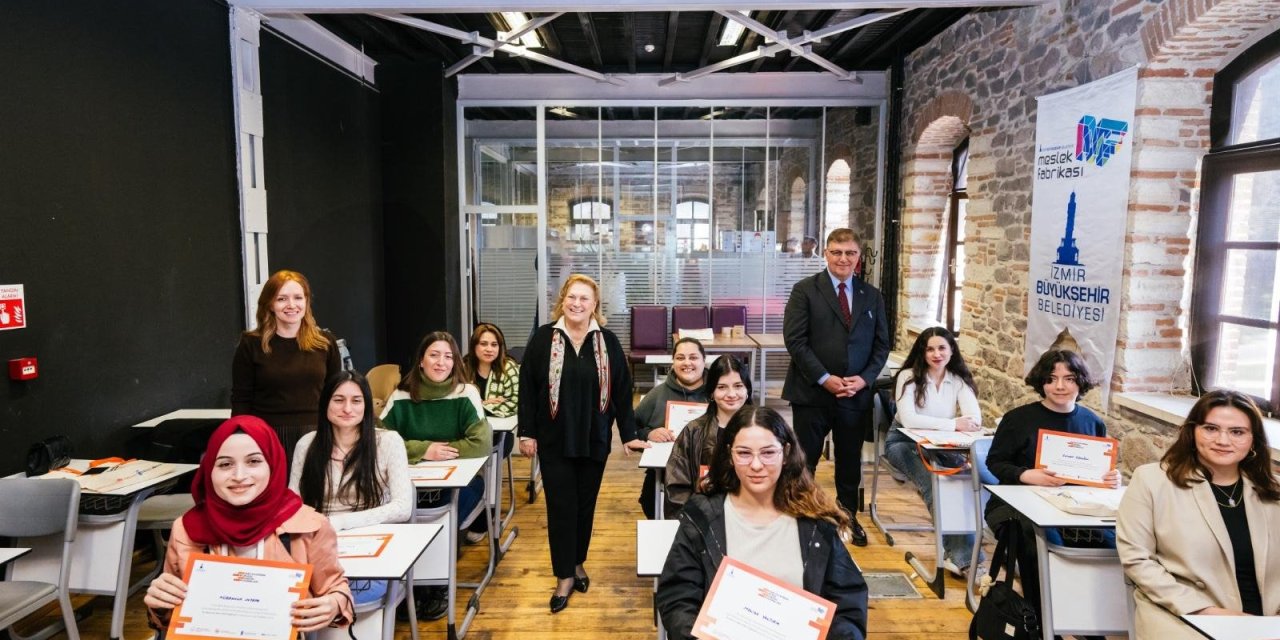 Başkan Tugay, Meslek Fabrikası’nda Güler Sabancı’yı ağırladı