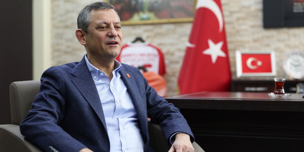 Özgür Özel'den Tıp Bayramı mesajı: "Toplum sağlığı için fedakarca hizmet eden tüm sağlık emekçilerinin 14 Mart Tıp Bayramı'nı kutluyorum"