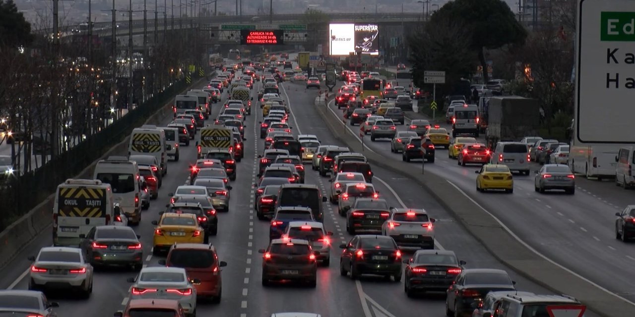 İstanbul trafiği haftaya yoğun başladı