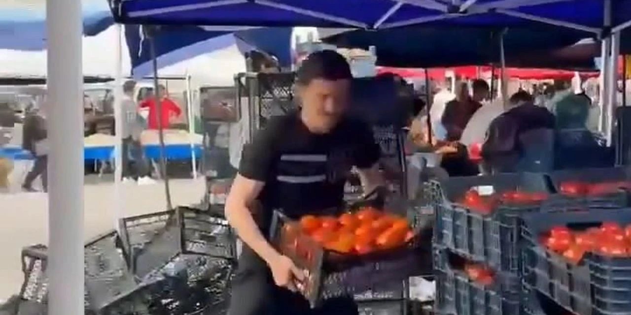 Tepki için domatesi çöpe döken pazarcıya milyonluk ceza