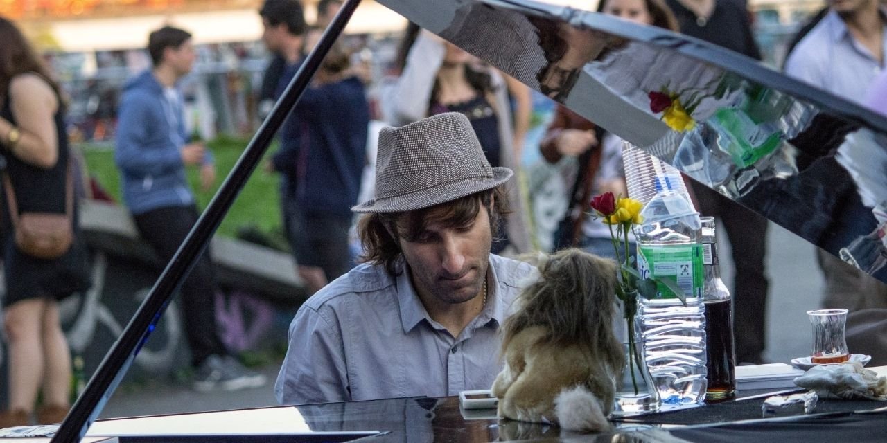 Gezi'nin piyanisti Martello sınır dışı edildi