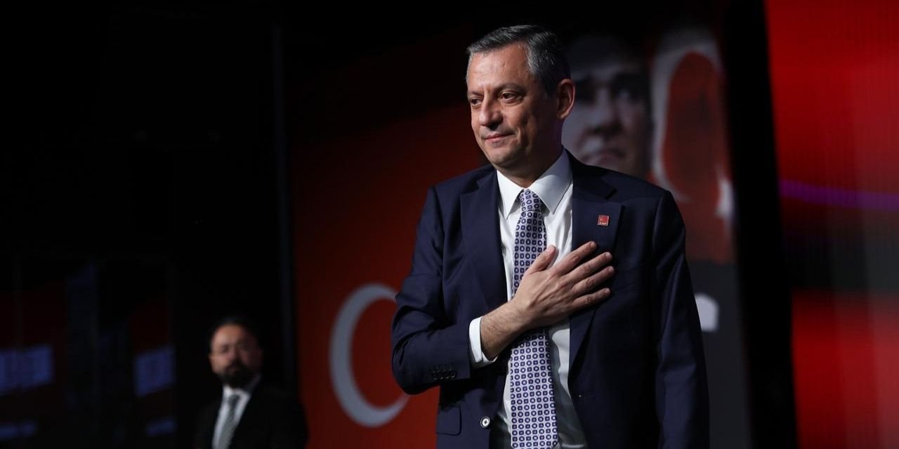 CHP kurultayı: Özgür Özel yeniden genel başkan seçildi