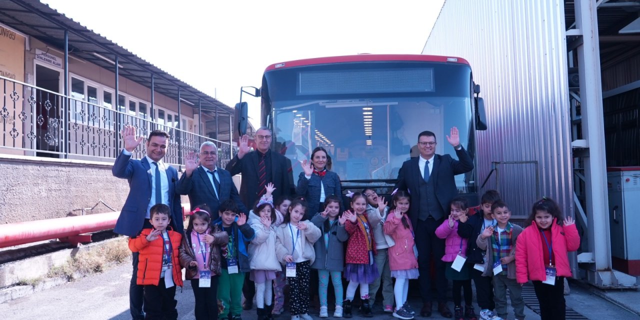 Yuvamız İzmir’in çocukları hem kenti hem hayatı tanıyor