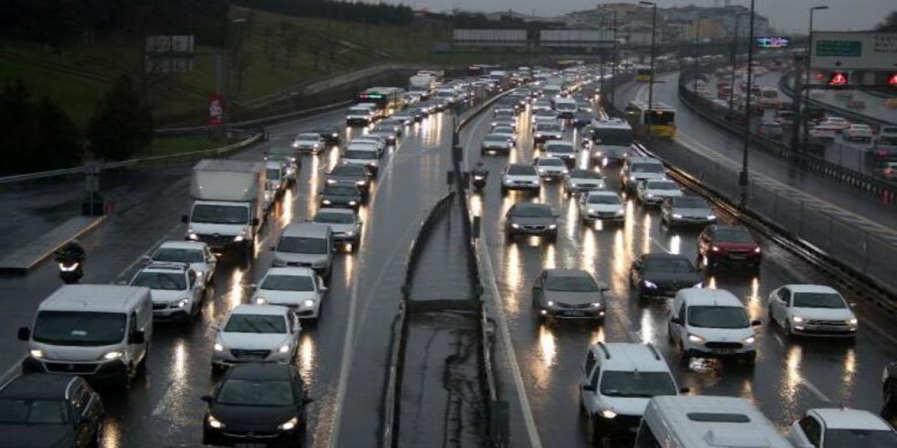 İstanbul'da kısıtlama öncesinde trafik yoğunluğu yüzde 80