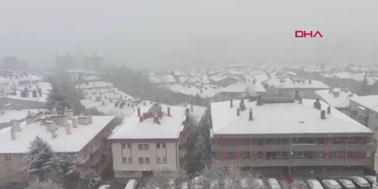 Ankara'da kar yağışı başladı: Okullar tatil