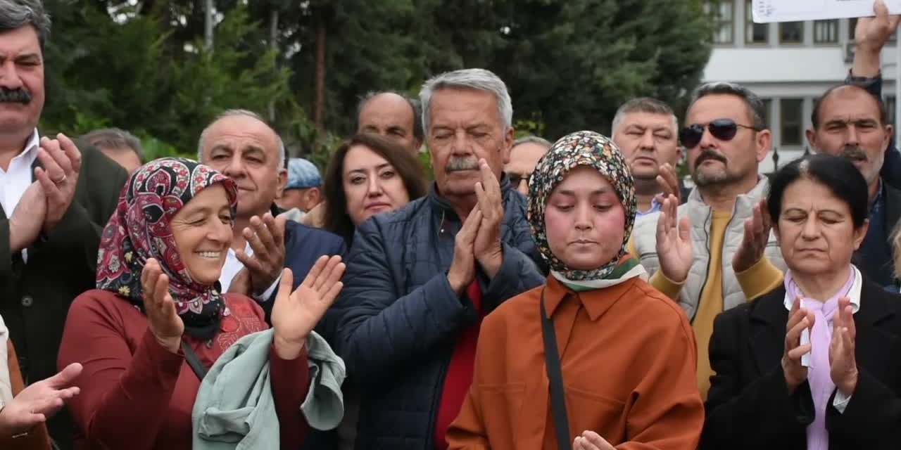 Mersin'de kurulmak istenen taş ocağına karşı köylüler eylem yaptı