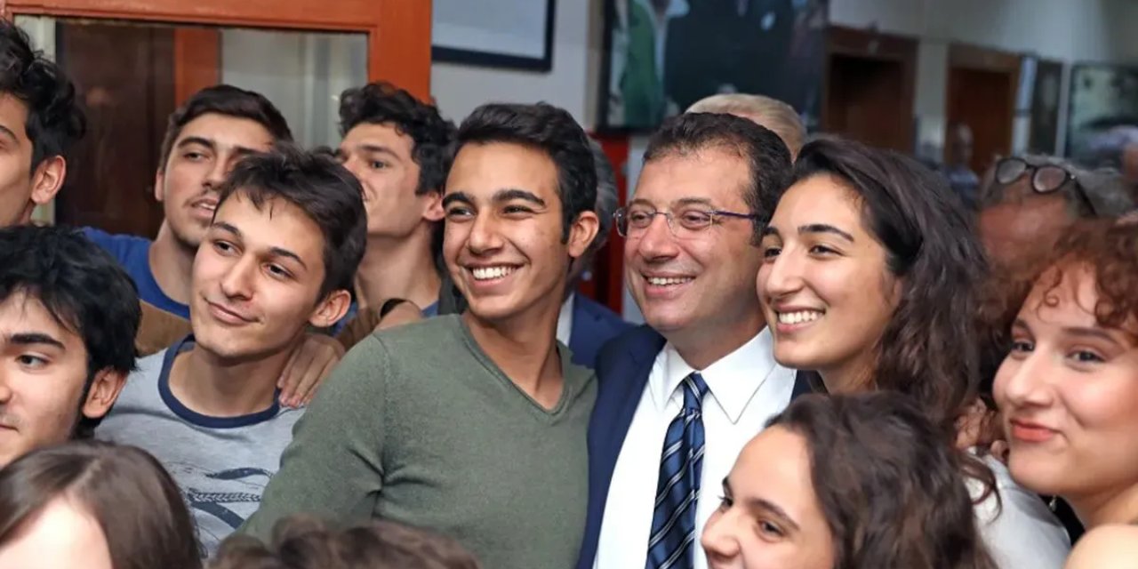 Fikri Sağlar’dan Gençliğe ve İmamoğlu’na Destek: “Değişimi Gençler ve İmamoğlu Getirecek”