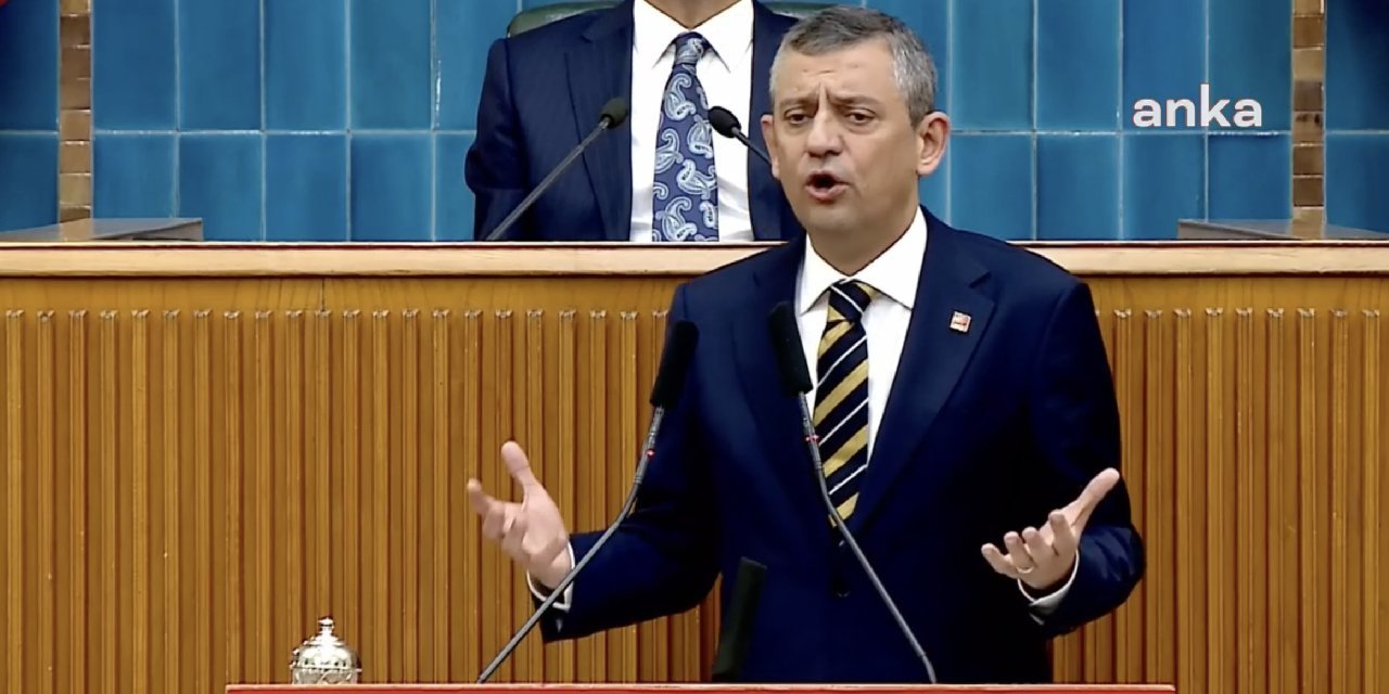 Özel'den 'Normal doğum' pankartına tepki: 'Artık kadınların yerine konuşmaya son verin'