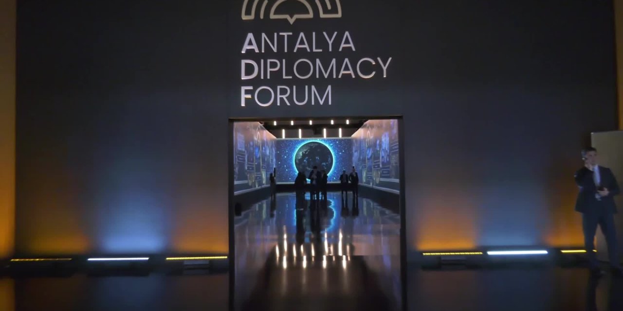 Ertuğrul Özkök: Antalya Forumuna Özgür Özel’den Dolaylı Mesaj: “O Gün Erdoğan’a Şunu Önermiştim”