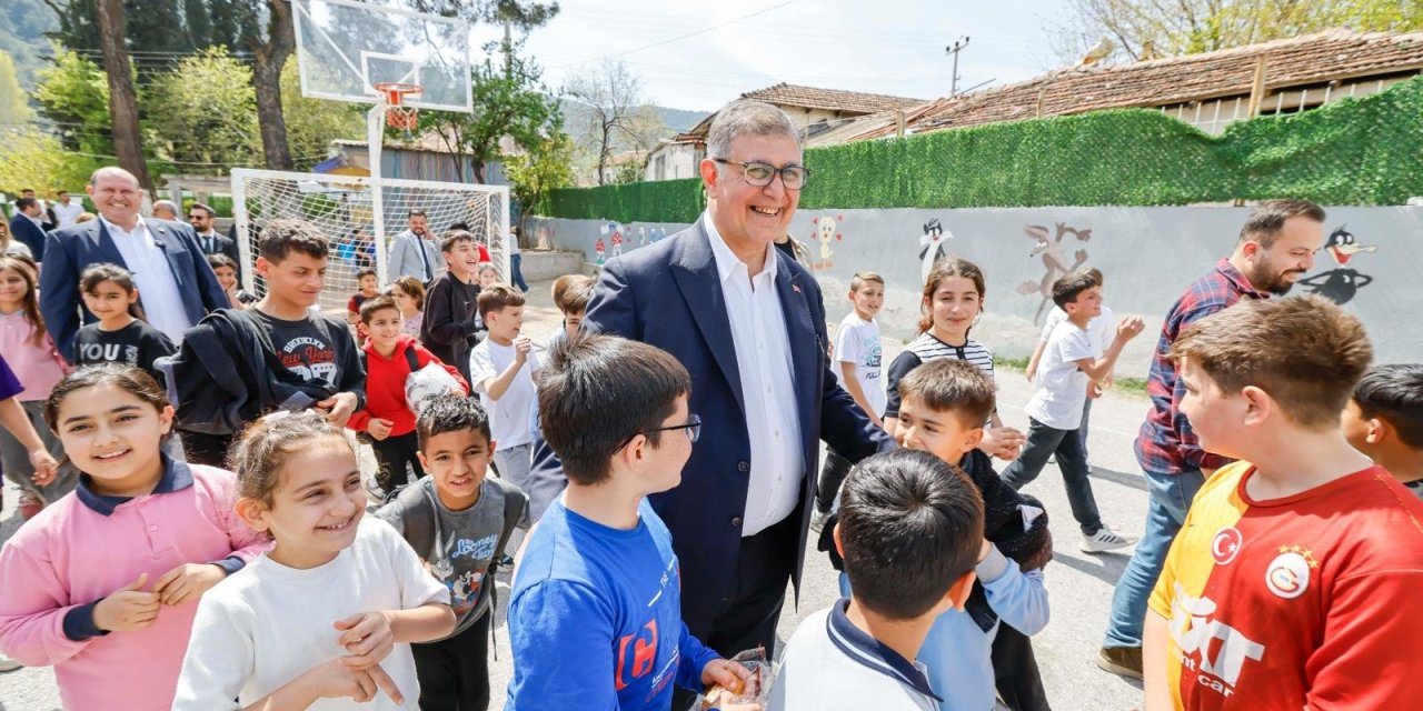 Başkan Tugay Menderes’in köylerinde üreticilerle buluştu