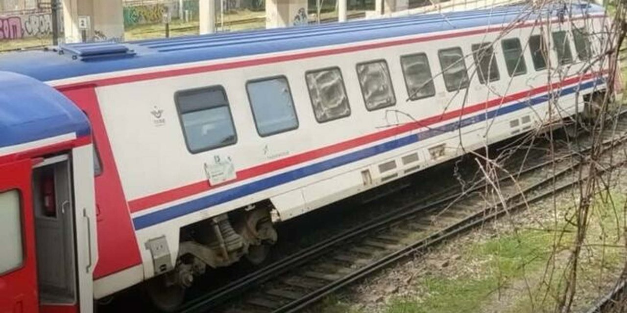 Bakımdan dönen yolcu treninin bir vagonu raydan çıktı