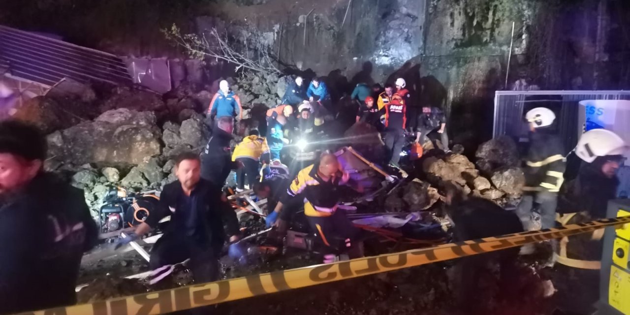Samsun'da akaryakıt istasyonunda heyelan: Baba ile iki kızı hayatını kaybetti