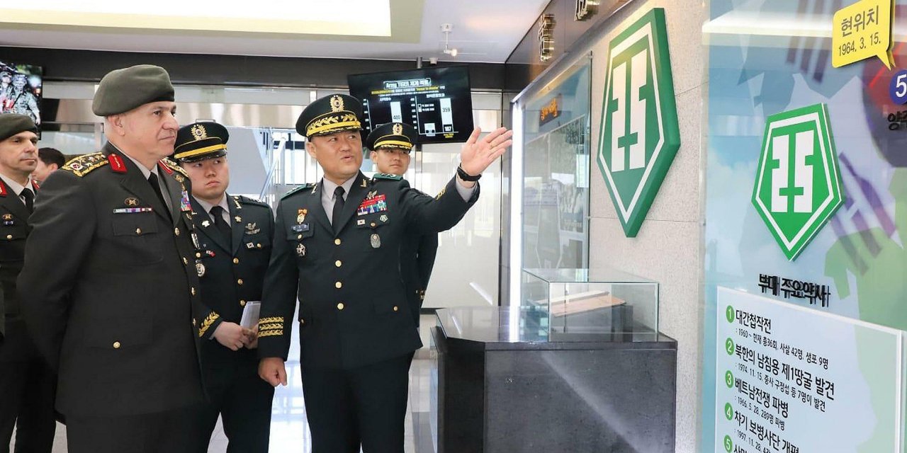 Genelkurmay Başkanı Orgeneral Gürak, Kore'deki Army Tiger Tugayı'nda incelemelerde bulundu