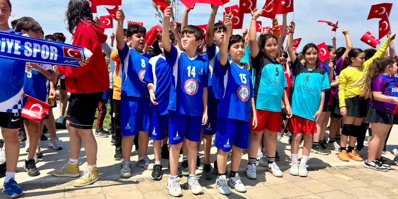İzmirli minikler Egemen Çocuklar Hentbol Şenliği’nde buluştu