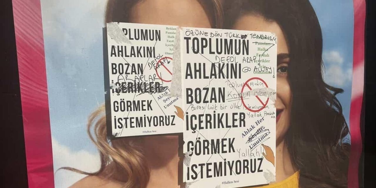 İstanbul'da gülümseyen kadın afişine 'genel ahlak' sansürü