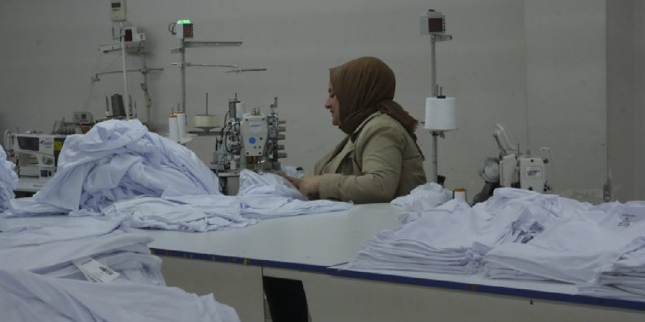 Türkiye’deki fabrika işçisi kadınlar ayrımcılık ve güvensiz iş koşullarından şikayetçi