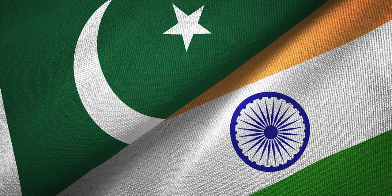 Hindistan, Pakistan'ın üç bölgesine saldırı düzenledi