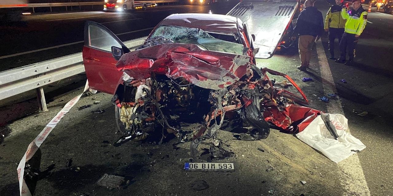 Ankara Niğde otobanında meydana gelen kazada 4 kişi hayatını kaybetti