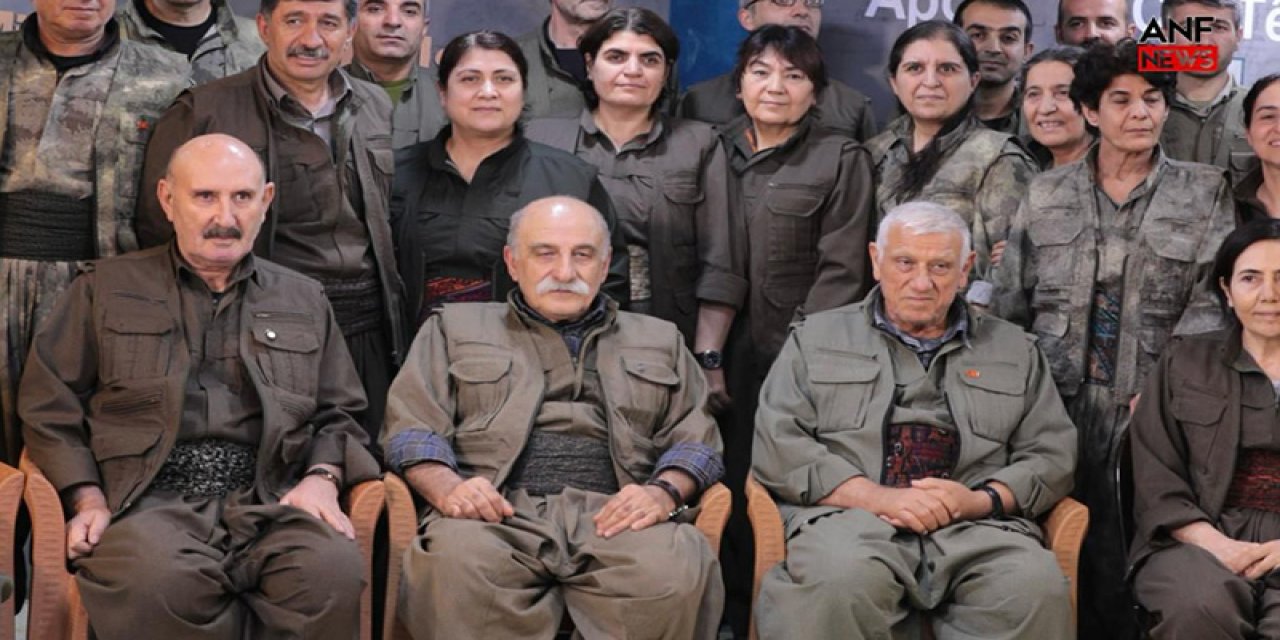 Ertuğrul Özkök: Bir karede 8 kadın 4 adam ve bir “tek adam” rejiminin sonu