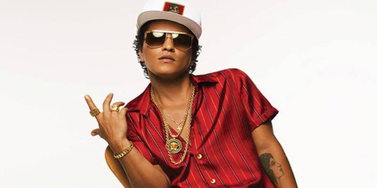 Ertuğrul Özkök: Haftalık 150 milyon dinleyiciyi geçen ilk şarkıcı Ankara’ya ne diyor?