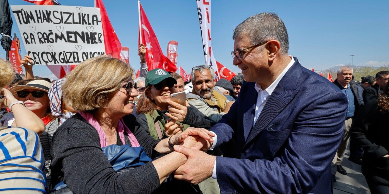 Başkan Tugay'dan 19 Mayıs İzmir Mitingine Çağrı: “İzmir’in o gün her yaştan insanı ile orada olması gerekiyor”