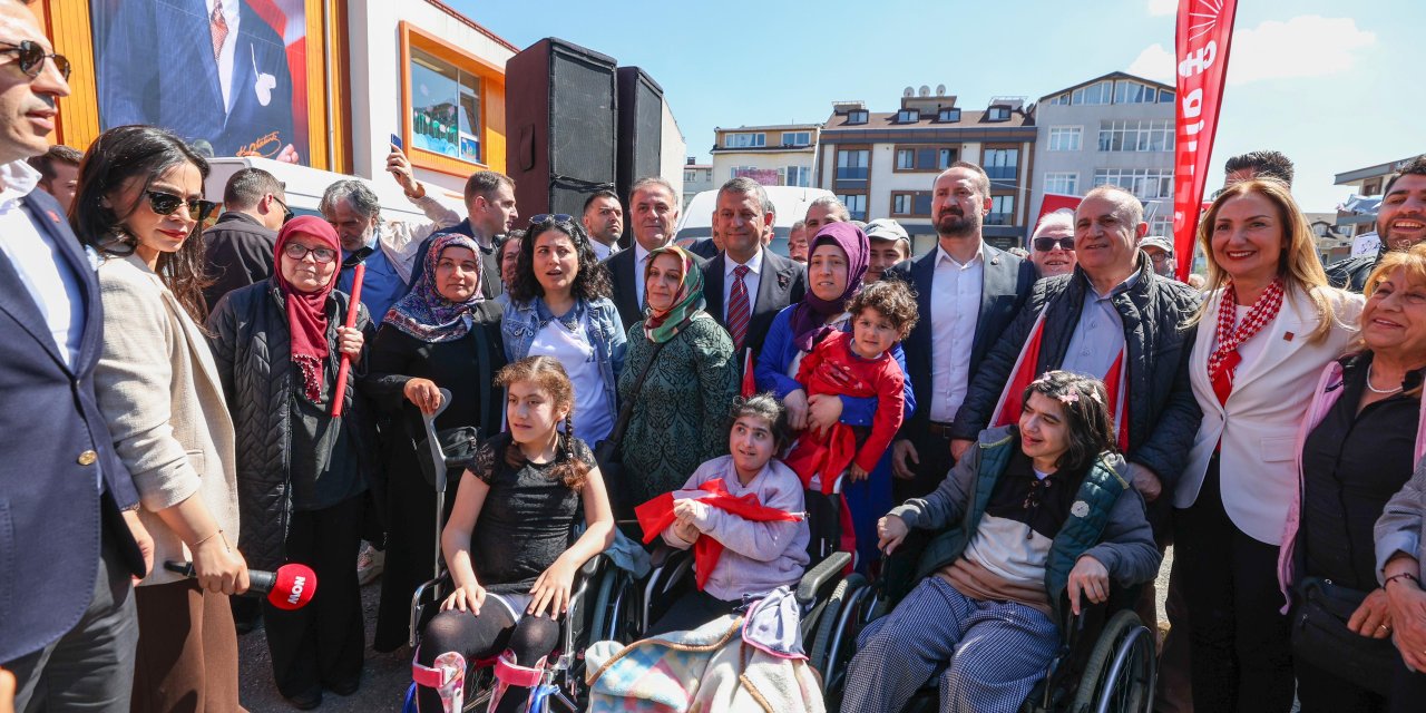 CHP Genel Başkanı Özgür Özel, “Kırmızı Bayrak” Projesini Ataşehir’den Başlattı