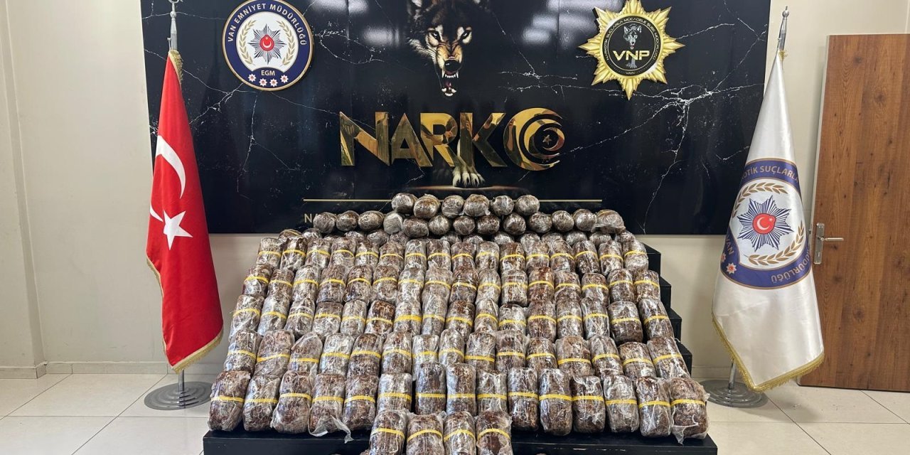 Van'da nakliye aracında 84 kilo 460 gram esrar ele geçirildi