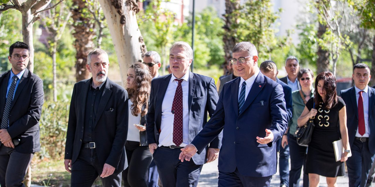 İzmir Büyükşehir Belediye Başkanı Tugay AB Delegasyonu’na kentteki “iklim nötr” çalışmalarını anlattı