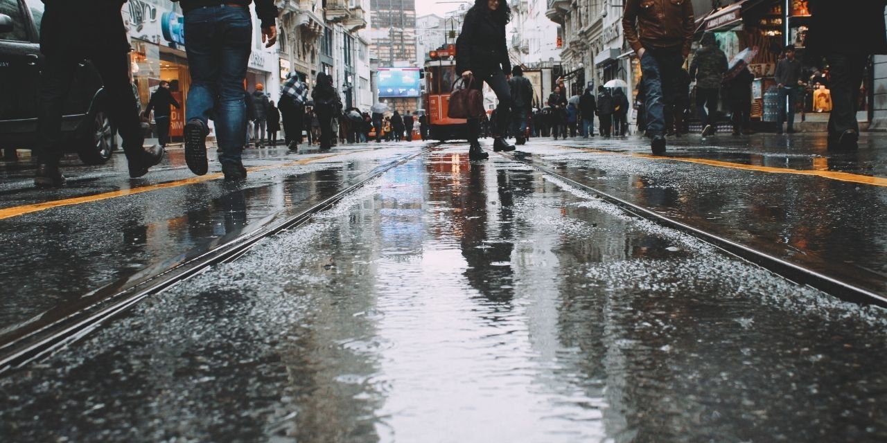 Hafta sonu havası: İstanbul için kuvvetli yağış uyarısı