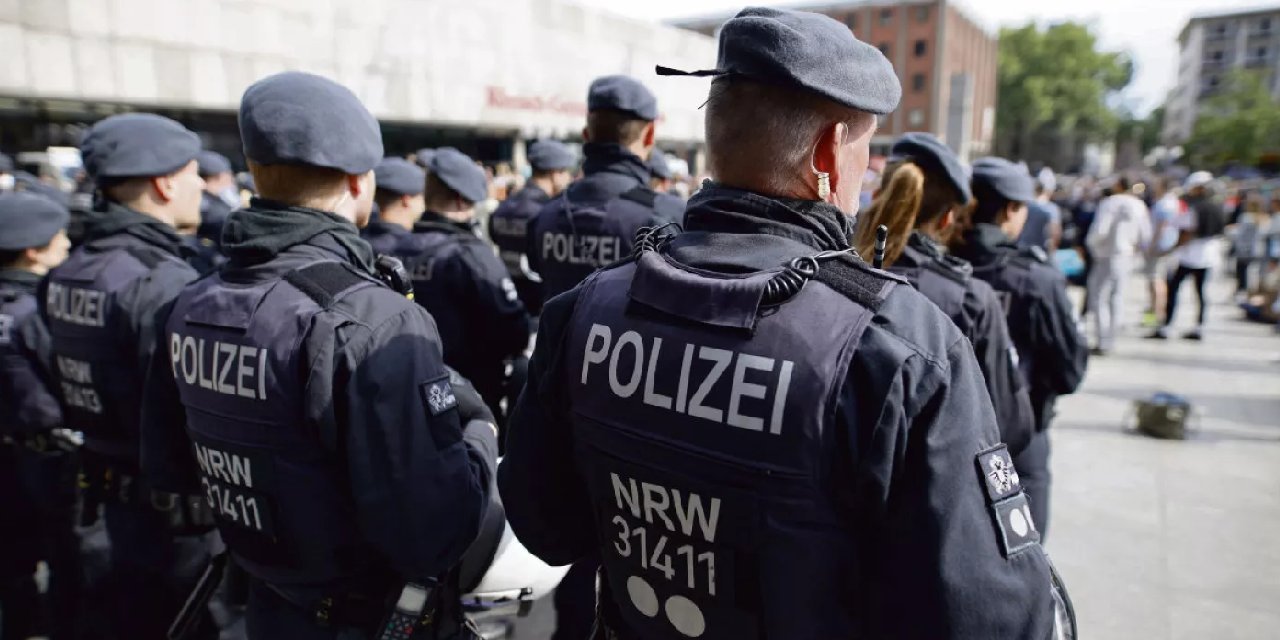 Almanya'da aşırı sağcı gruba operasyon